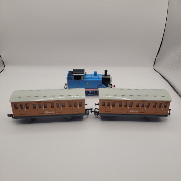 2002 Limited Bachmann Thomas the Tank Engine with Annie and Clarabel - Picture 3 of 10